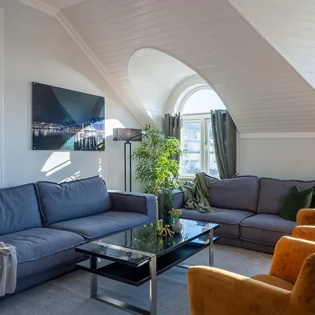 Enter - Exclusive 4 Bedroom Lägenhet