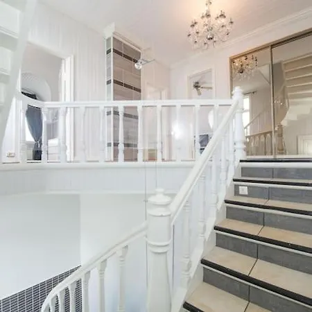 Enter - Exclusive 4 Bedroom