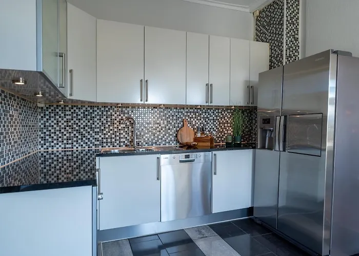 Enter - Exclusive 4 Bedroom Apartamento *