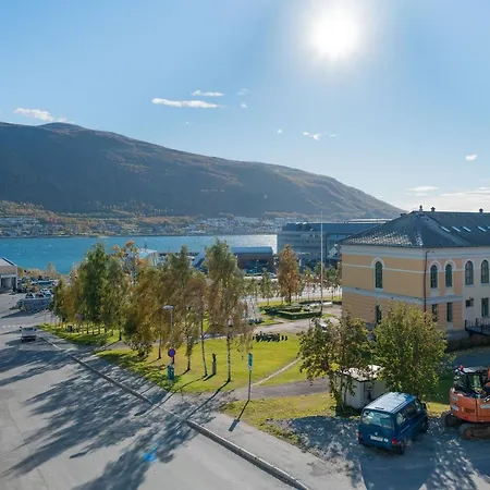 Enter - Exclusive 4 Bedroom Apartment