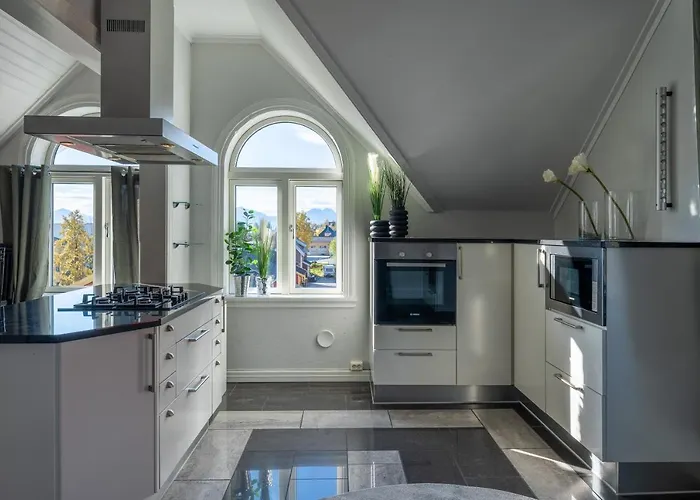 Enter - Exclusive 4 Bedroom Leilighet